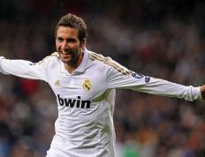 浓眉哥官方宣布重要助攻新规，利物浦引发争议！再创辉煌时刻